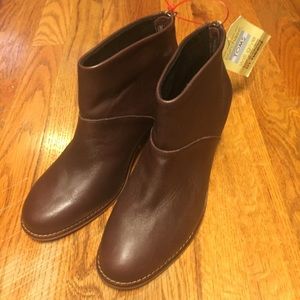 Brown leather Toms booties